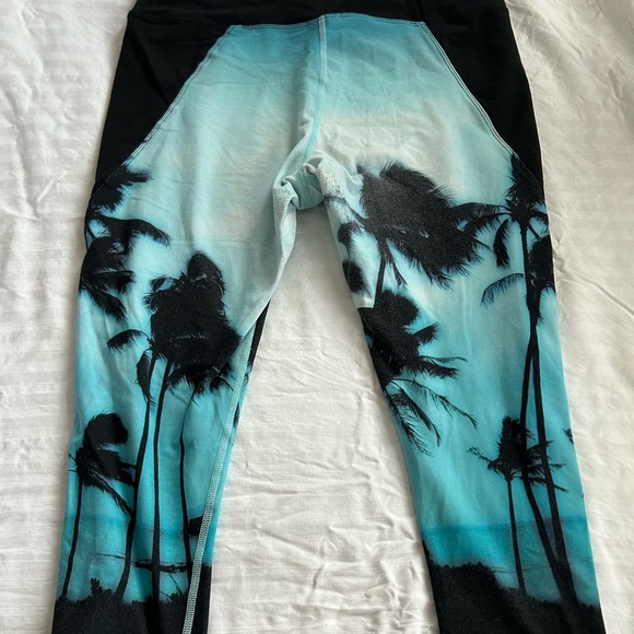 Betsey Johnson Blue and Black Palm Leggings Sz L - Picture 5 of 6